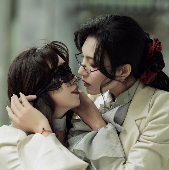 Vampire vs Vampire Hunter